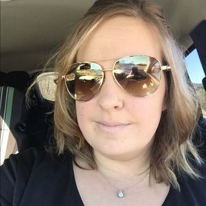 Meet your Posher, Ashley